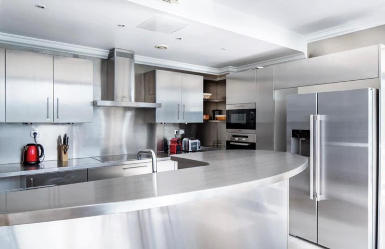 Bright 1Bedroom Apartment Centrally Located With Most Beautiful Views From Seine At 10 Minutes Walking From Beaugrenelle Shopping Mall And Eiffel Tower Paris Exteriör bild