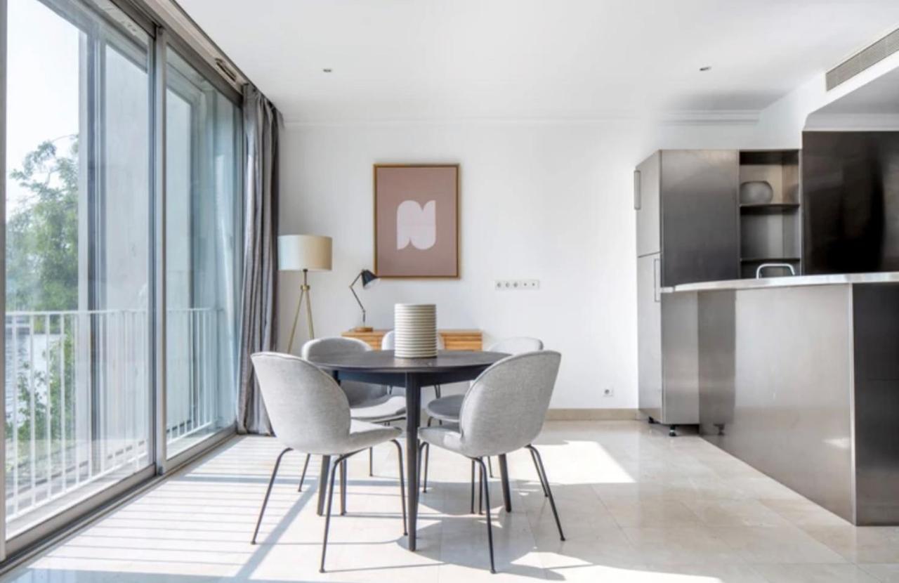 Bright 1Bedroom Apartment Centrally Located With Most Beautiful Views From Seine At 10 Minutes Walking From Beaugrenelle Shopping Mall And Eiffel Tower Paris Exteriör bild