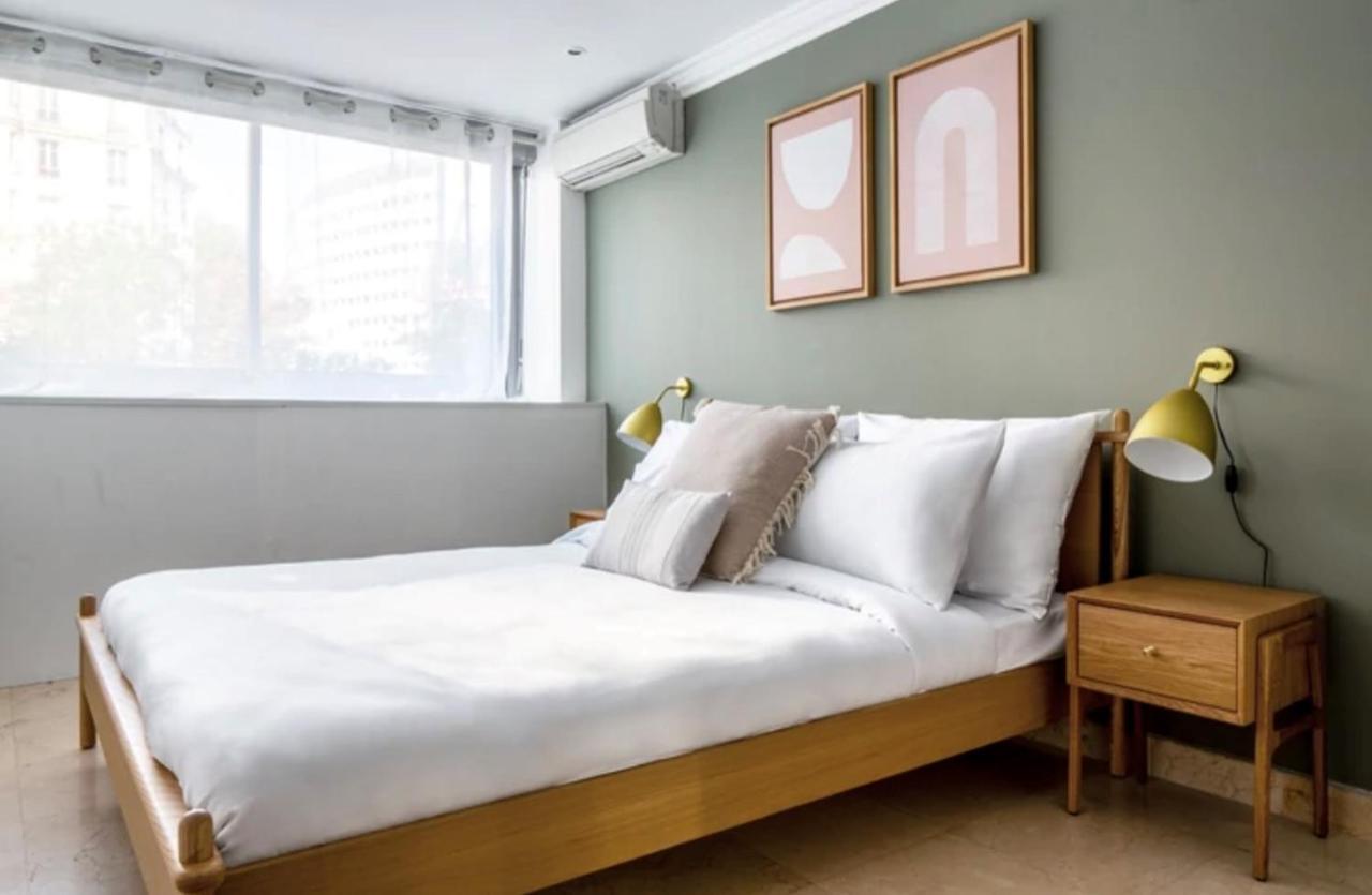 Bright 1Bedroom Apartment Centrally Located With Most Beautiful Views From Seine At 10 Minutes Walking From Beaugrenelle Shopping Mall And Eiffel Tower Paris Exteriör bild